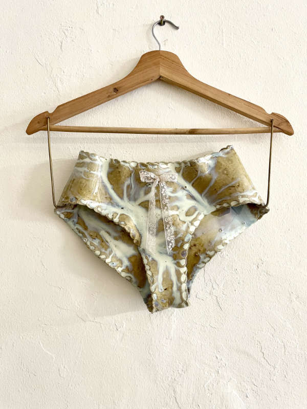 Available works 89 Peggy Wauters – undies “Slip”